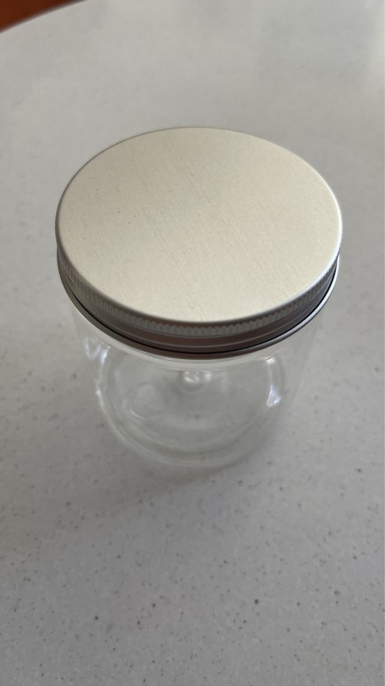 Plastikowe słoiki z zakrętkami 250ml