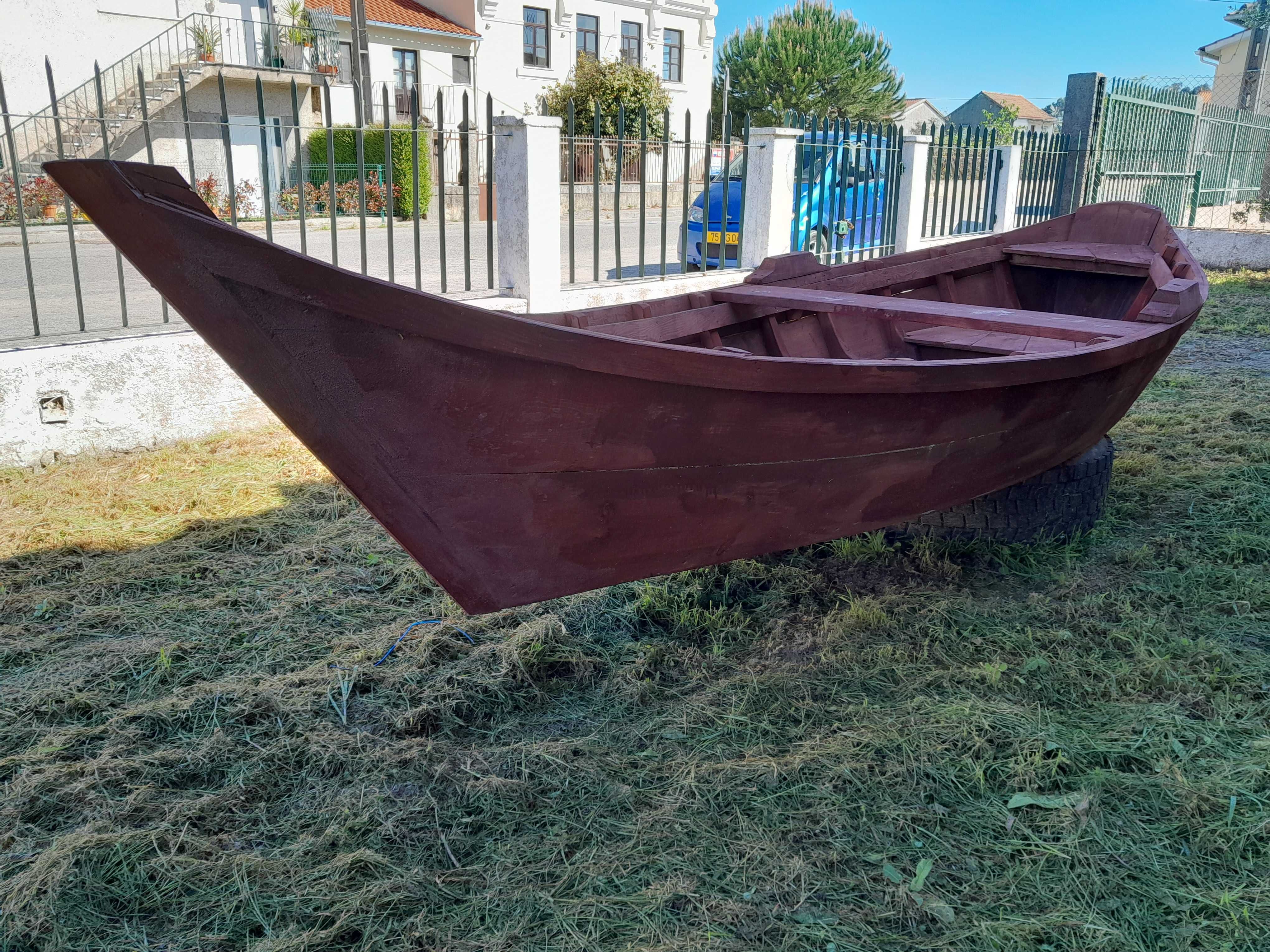 Barco de madeira tradicional Português (novo)