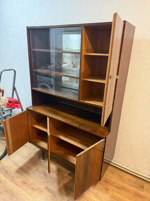 Книжный шкаф низкий весна натуральное дерево 1972 г венгрия будапешт