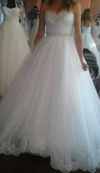 Весільна сукня з декольте