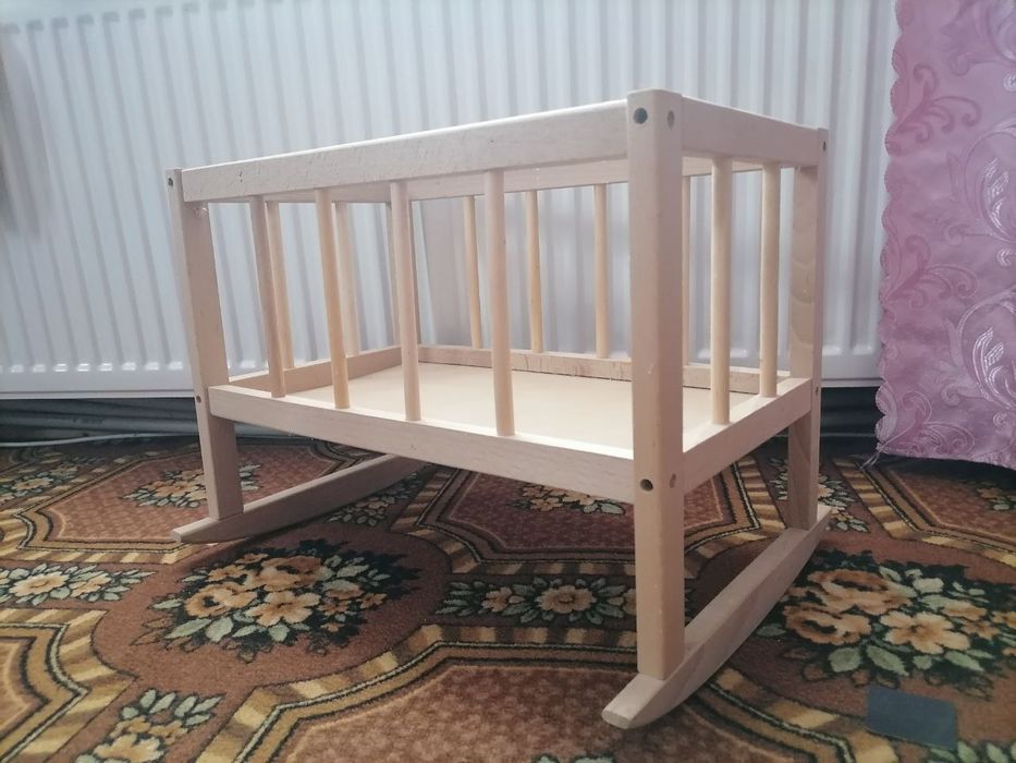 Ліжечко для ляльок