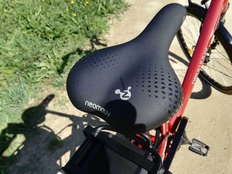 Bicicleta elétrica Neomouv Carlina, roda 26, autonomia 70km, de 2021