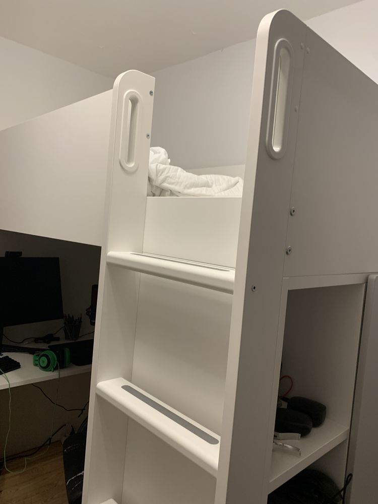 Łóżko na antresoli z biurkiem i szafą IKEA