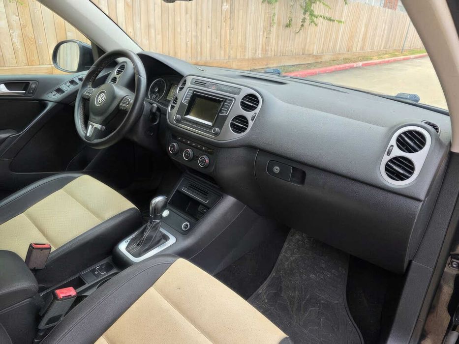 Volkswagen Tiguan      2016