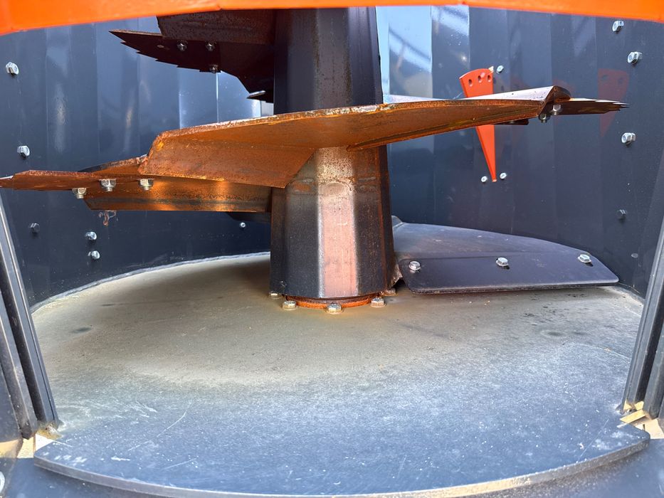 Mieszalnik paszowy Burkon wóz paszowy paszowóz stacjonarny 1,5m³ waga