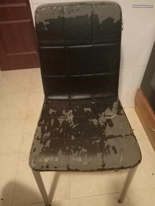 Cadeira almofada a precisar de estafador tenho 4