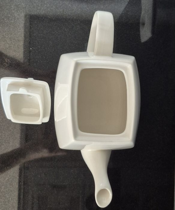 Bule branco marca CASA