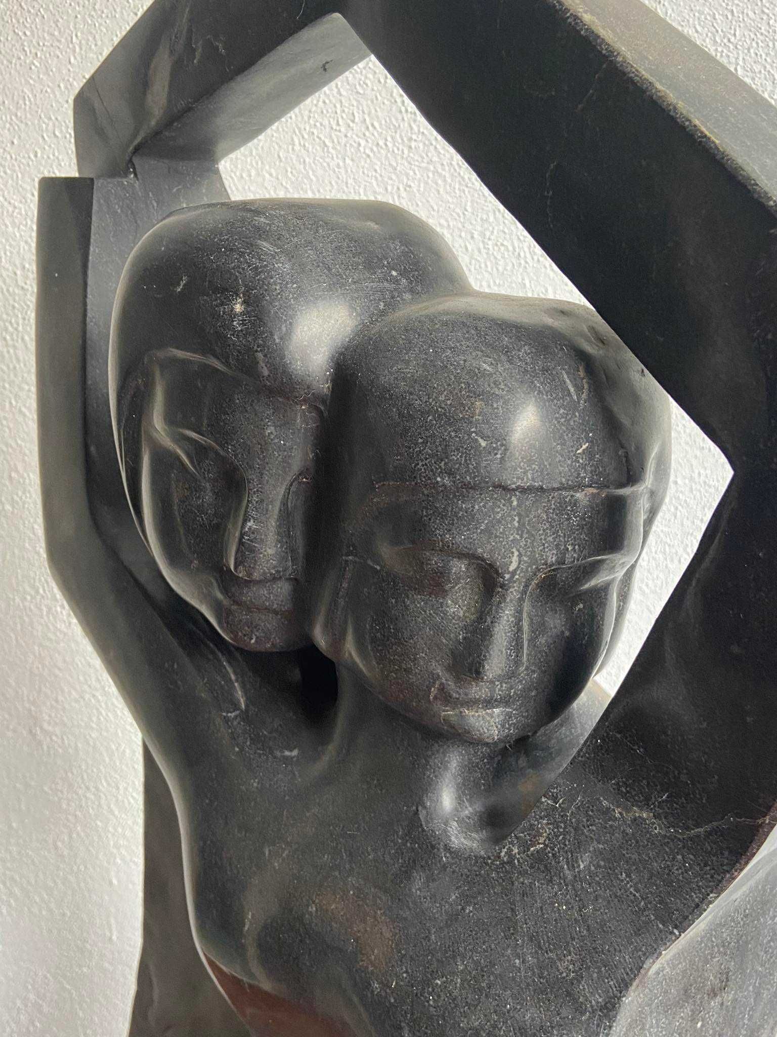 Escultura Arte Deco em marmore negro de casal dançando