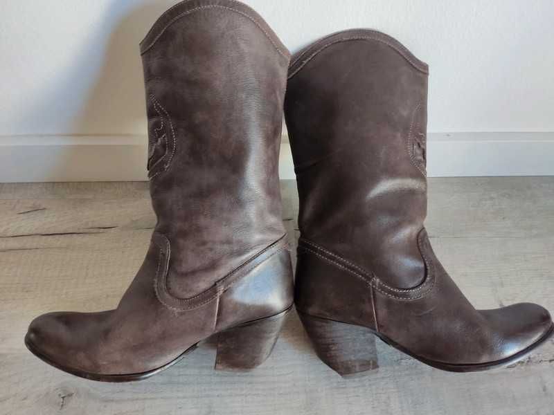 Botas Castanhas estilo cowboy