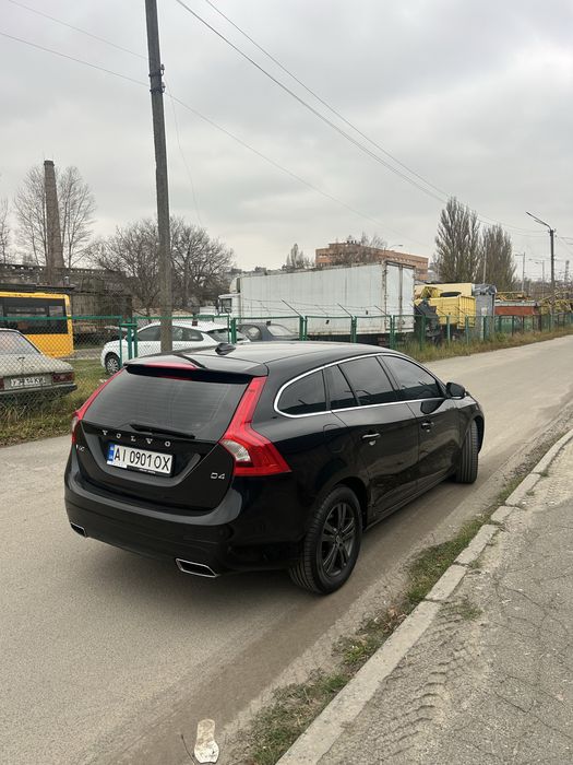 Продам власний Volvo V60 D4 2014
