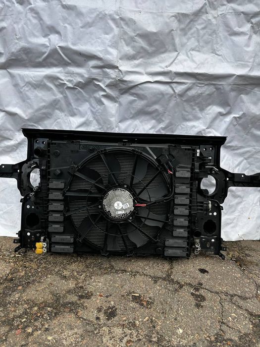 Кассета радиаторов Volkswagen Touareg 12г.