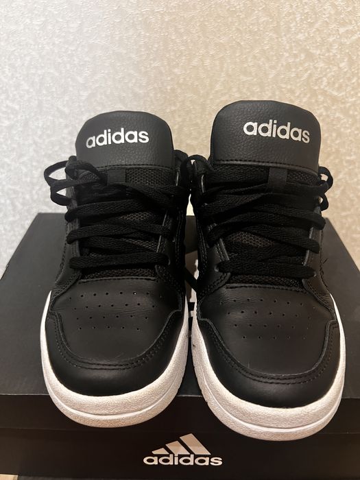 Продам кросівки Adidas