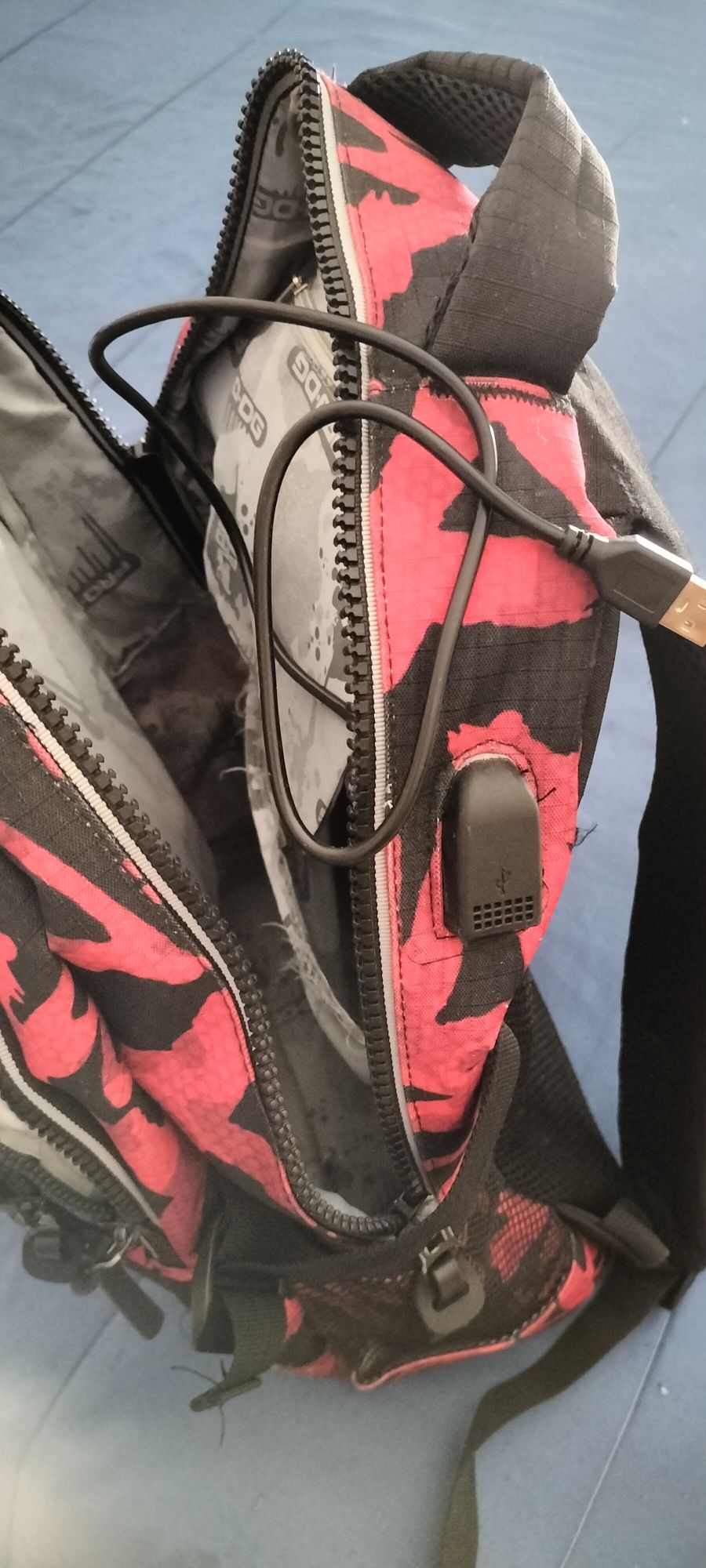 Vendo mochila escolar como nova