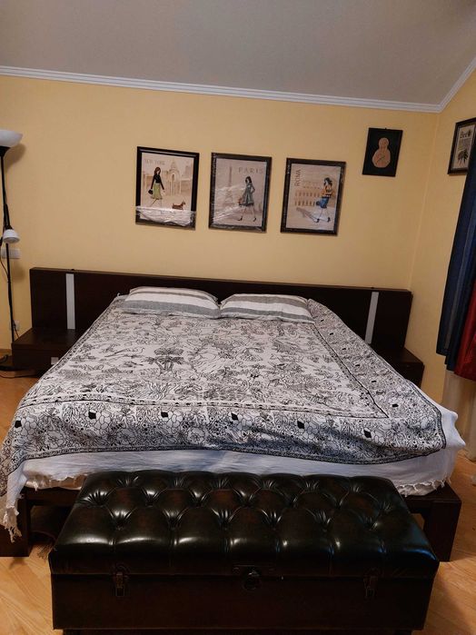 Двоспальне ліжко з тумбами і підсвітками