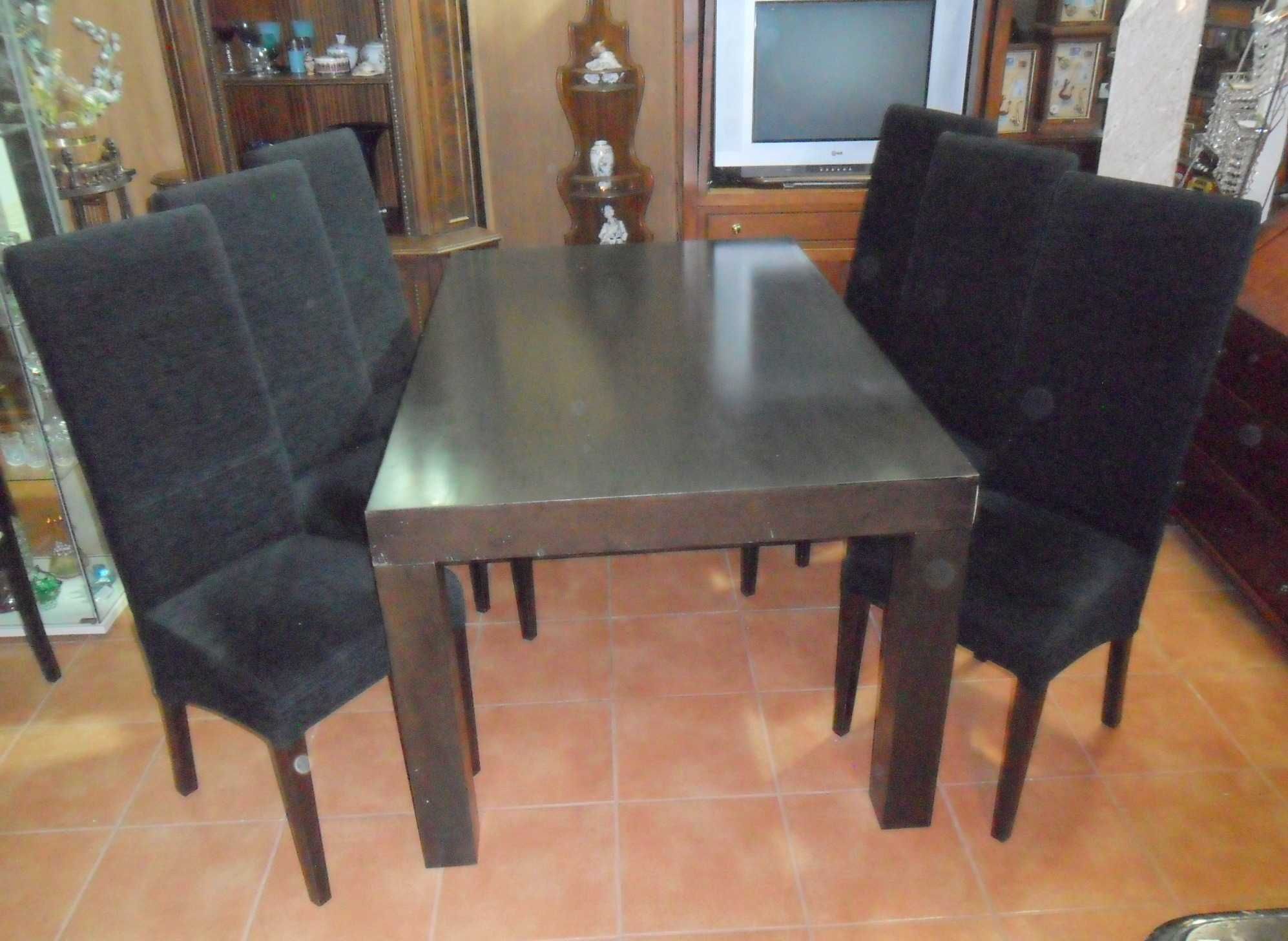 Mesa rectangular em wengué com cadeiras