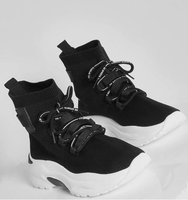 Жіночі кросівки високі