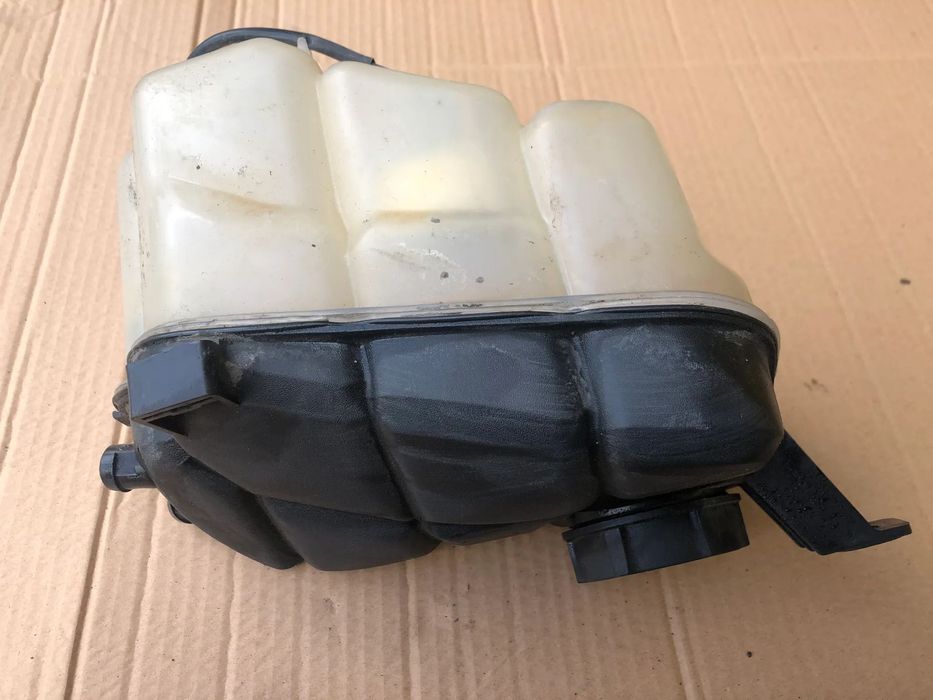 Zbiorniczek wyrównawczy BJ32-8K218 Range Rover Evoque