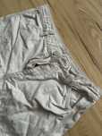 białe baggy jeans