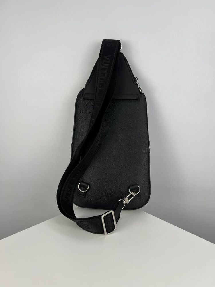 Чоловіча сумка-слінг Louis Vuitton