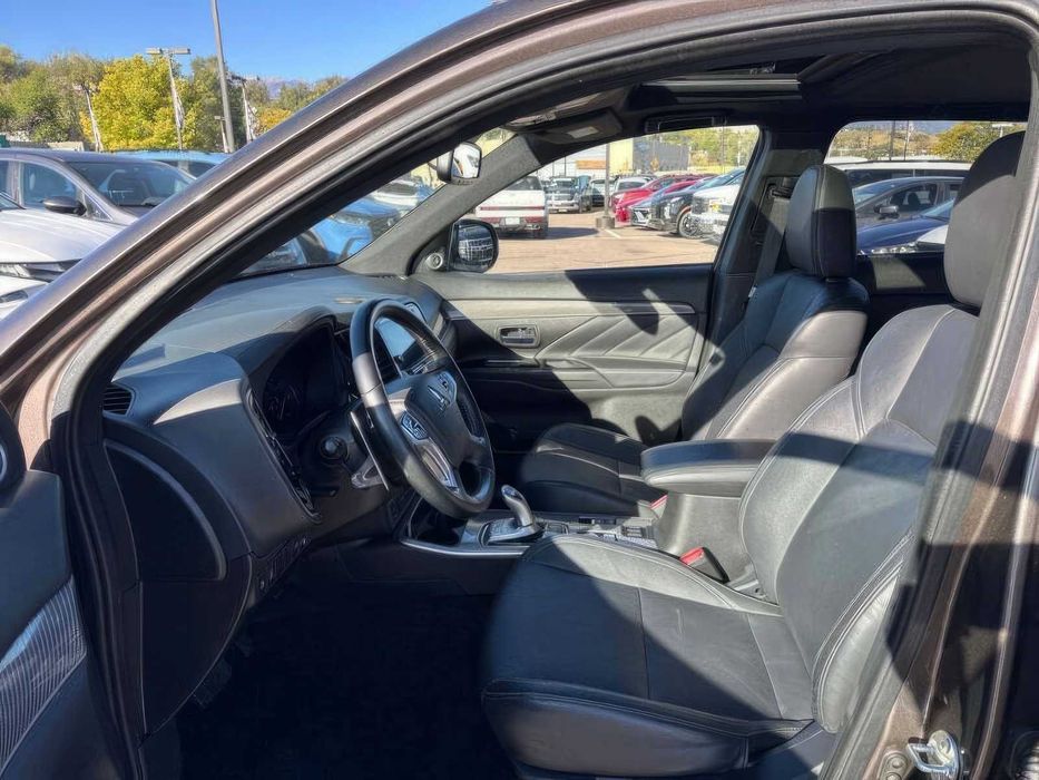 Mitsubishi Outlander PHEV GT      2019