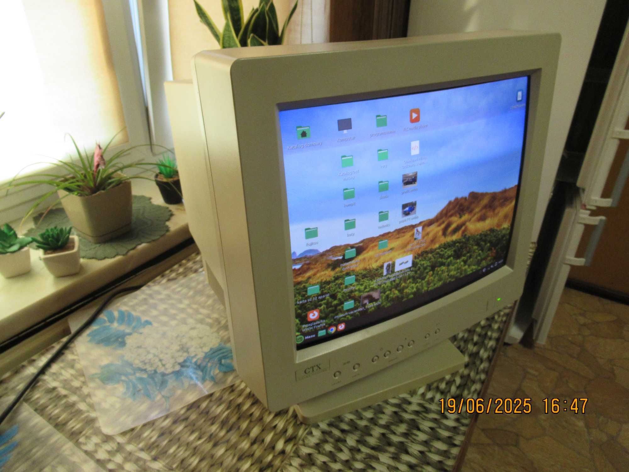 Stary monitor kineskopowy CRT CTX 1769se