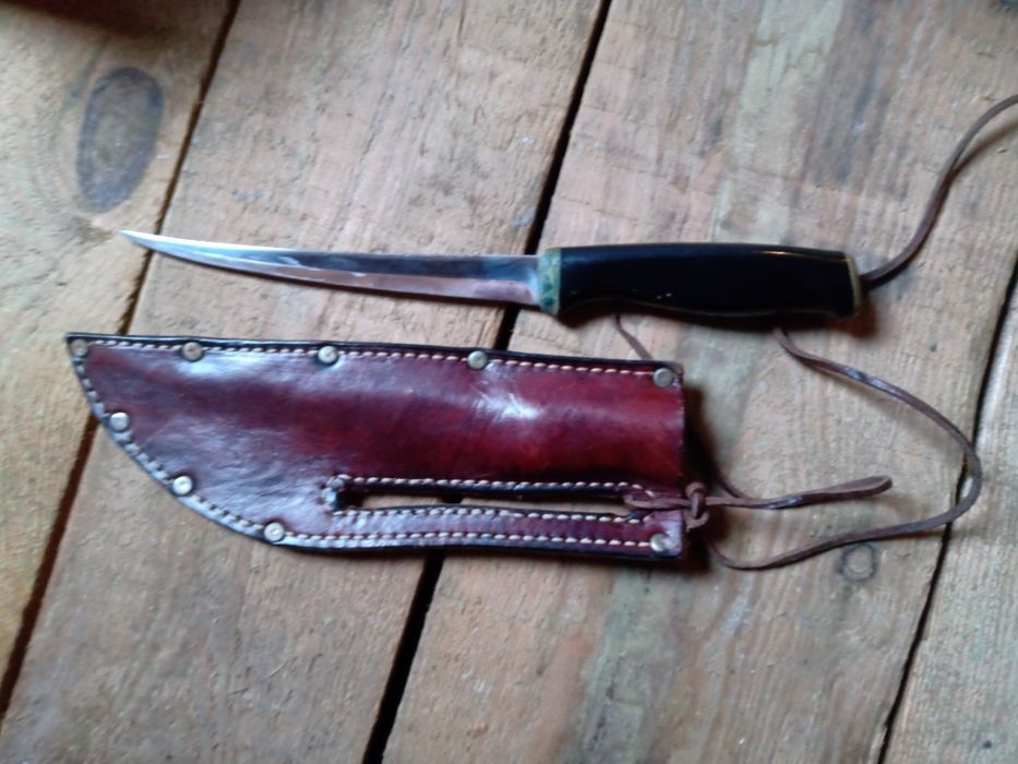 Nóż i plus pochwa skóra