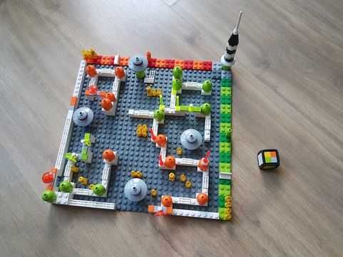 LEGO Lunar Command 3842 Gra strategiczna wiek 7+ Ufo Astronauci Roboty