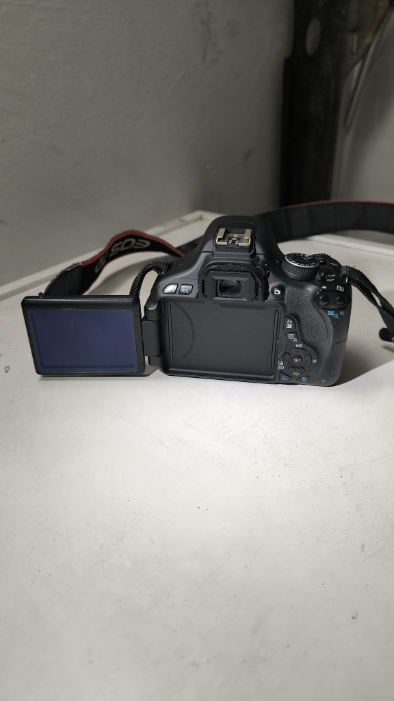 Canon 600D + Lentes e extras