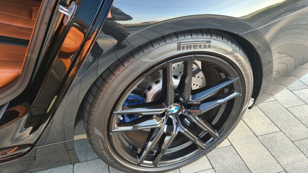 BMW Czarna M5 Bowers&Wilkins