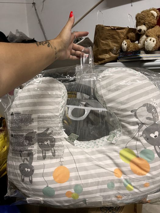 Almofada de amamentacao com aro de brincar