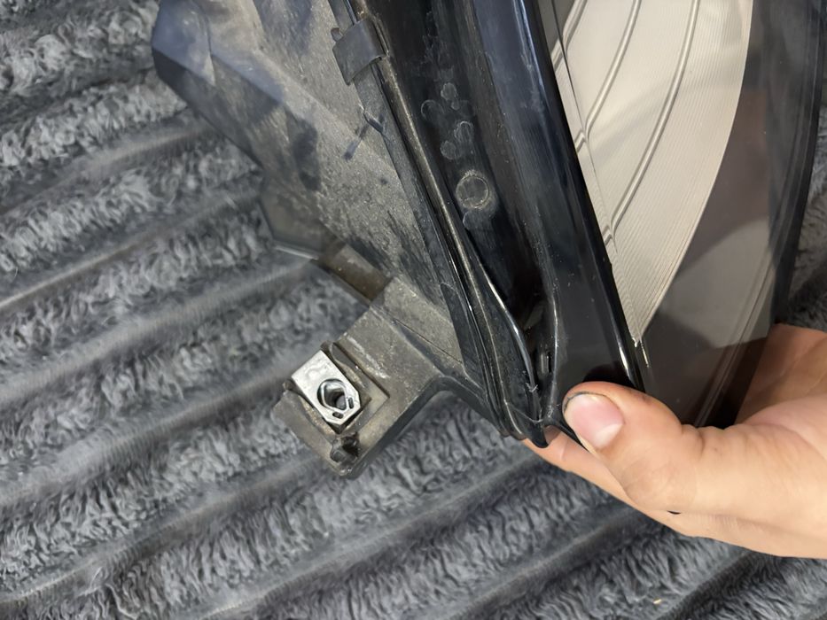 Фара тесла У оригинал целая и битая