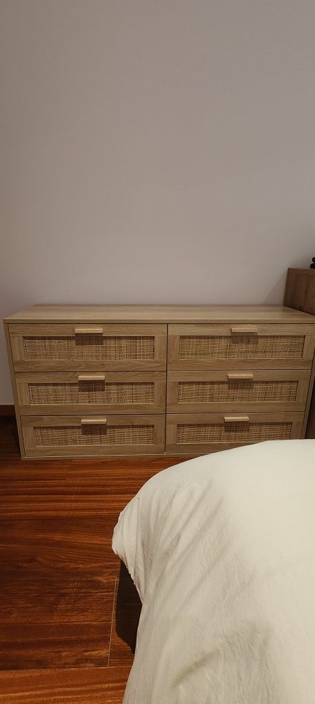 Cómoda de 6 gavetas em rattan natural