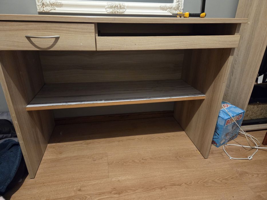 Biurko w dobrym stanie