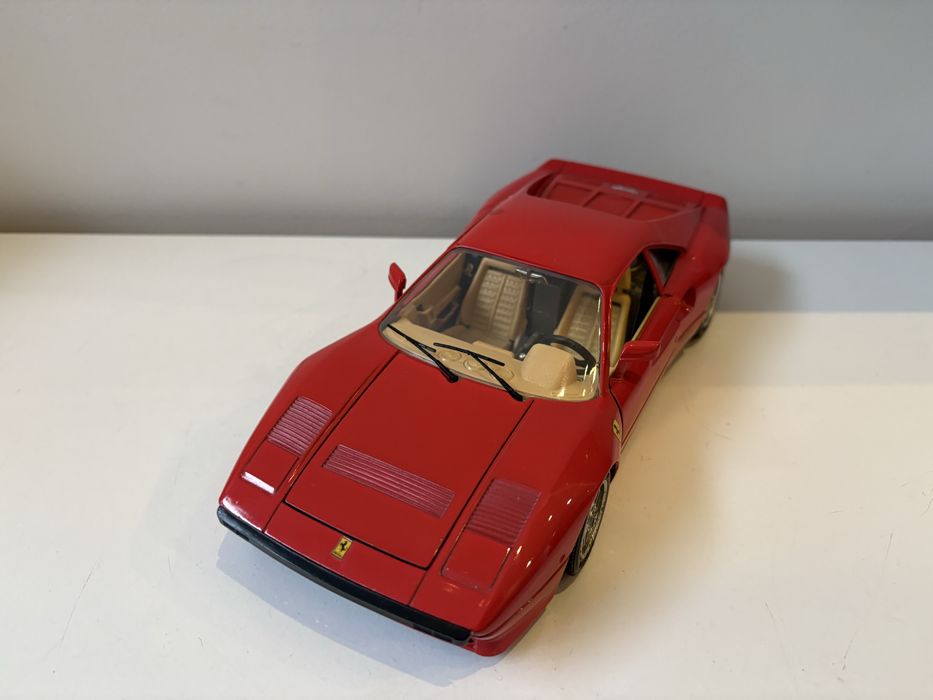 Model Ferrari 288 GTO 1:18 BBurago Burago (maisto welly)