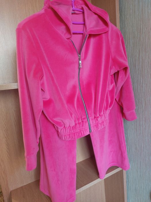 Велюровий костюм 128 розмір.