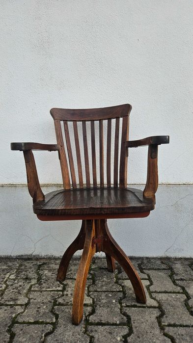 Cadeira giratória estilo OLAIO