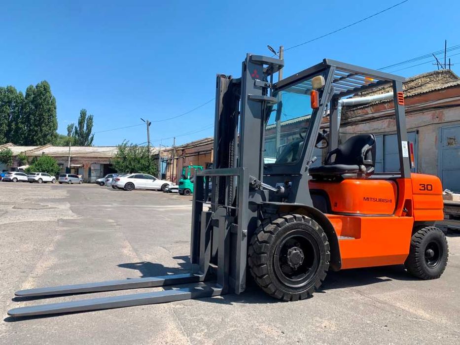 Навантажувач вилковий Mitsubishi на 15 великих нових колесах пневмо