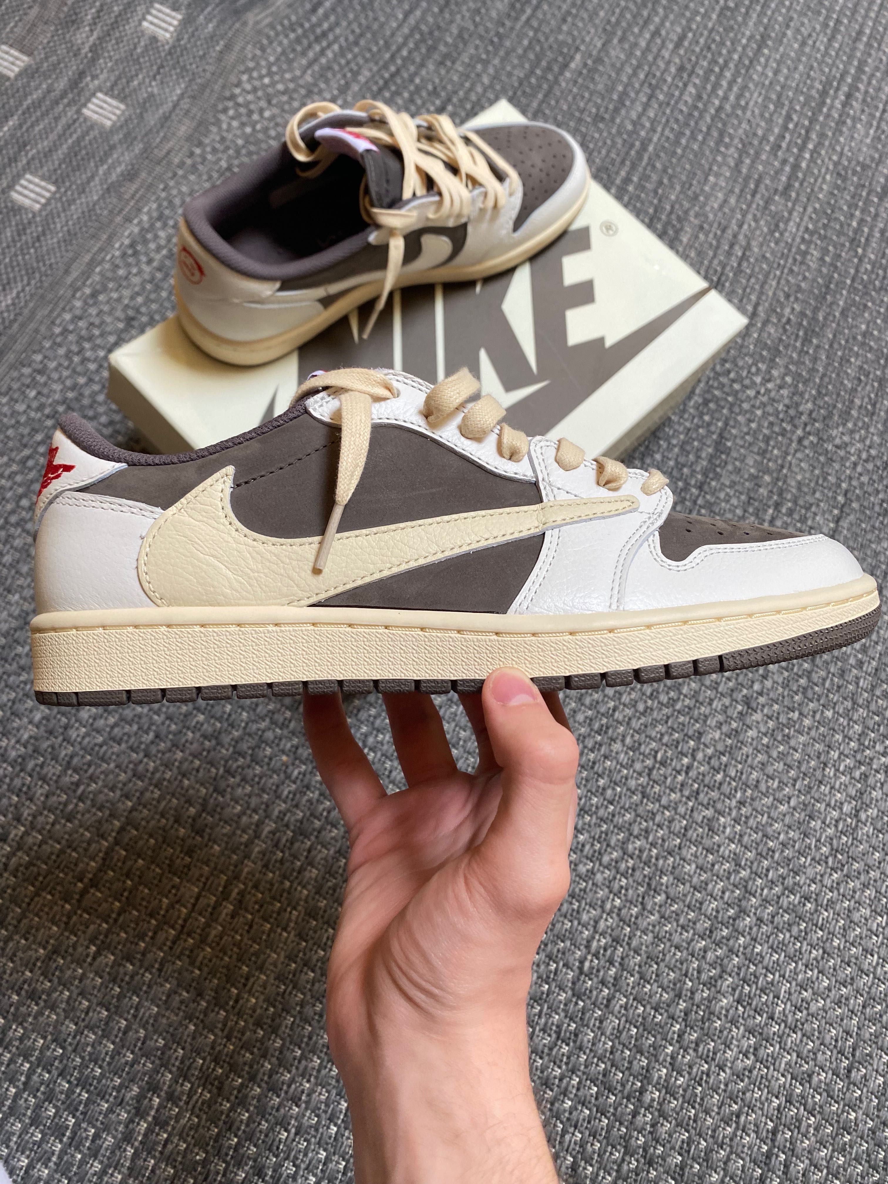 Jordan 1 retro low Travis Scott reversed mocha