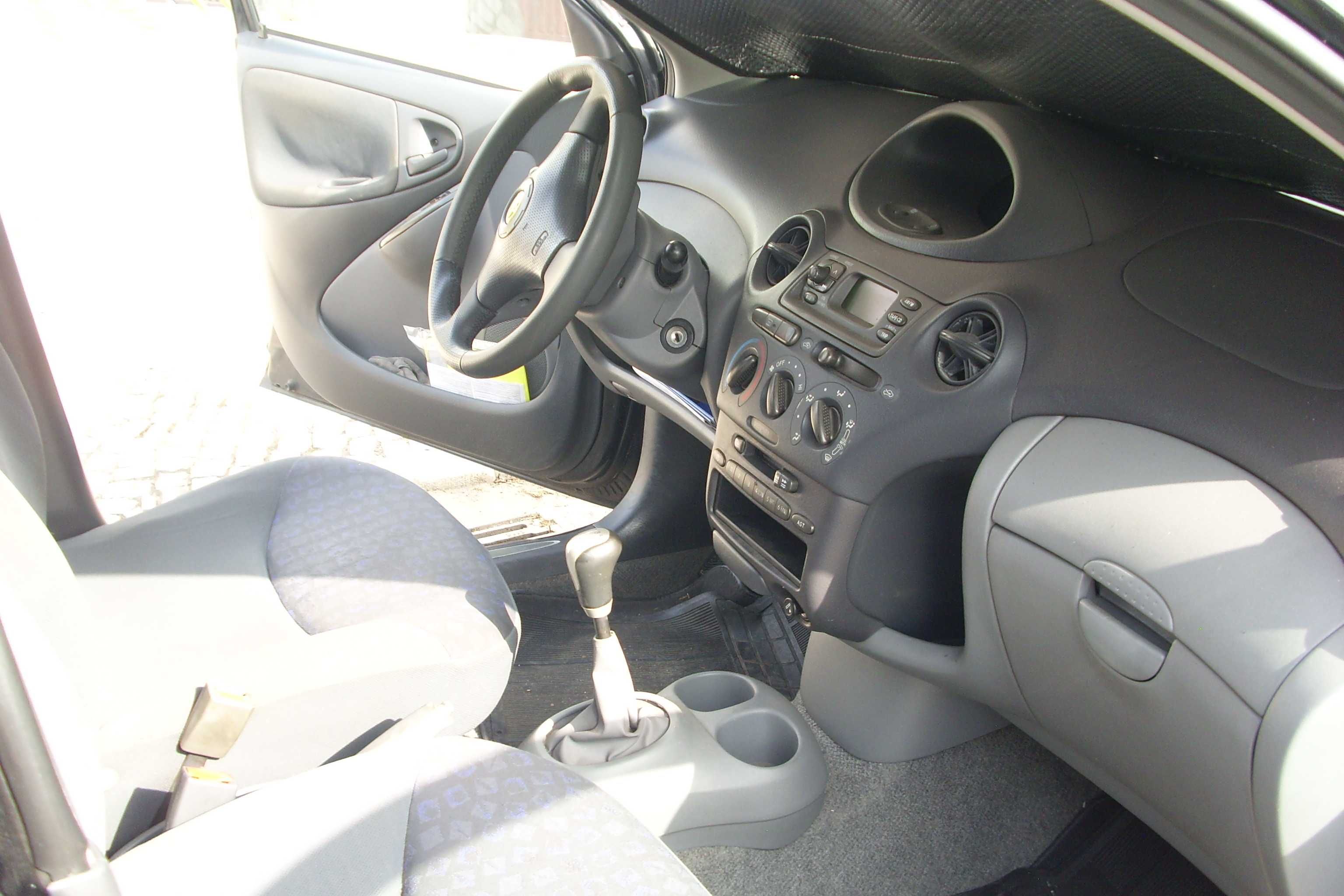 Toyota Yaris 1000 de cilindrada 2002