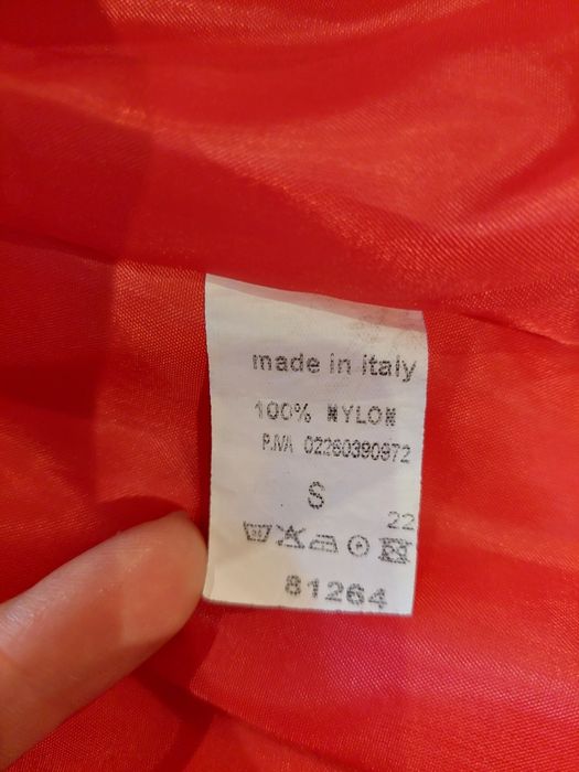 Włoska kurtka pikowana czerwona pompon kaptur s 36