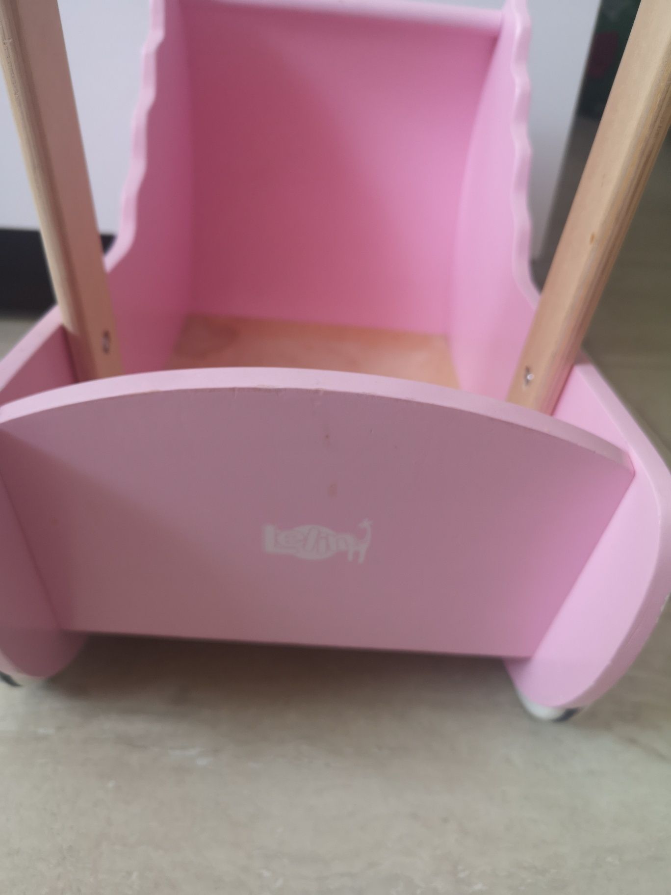 Drewniany wózek pchacz dla lalek