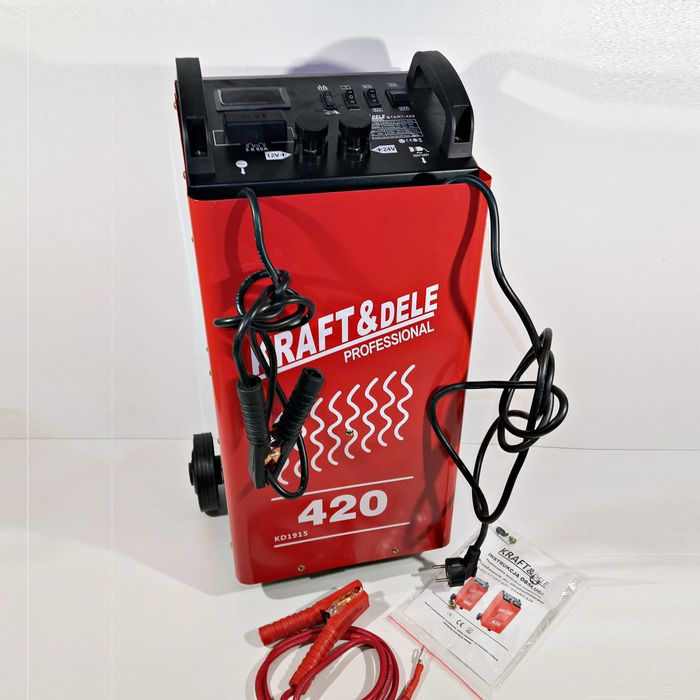 Prostownik z rozruchem 250A 12/24V na kółkach LCD KD1915