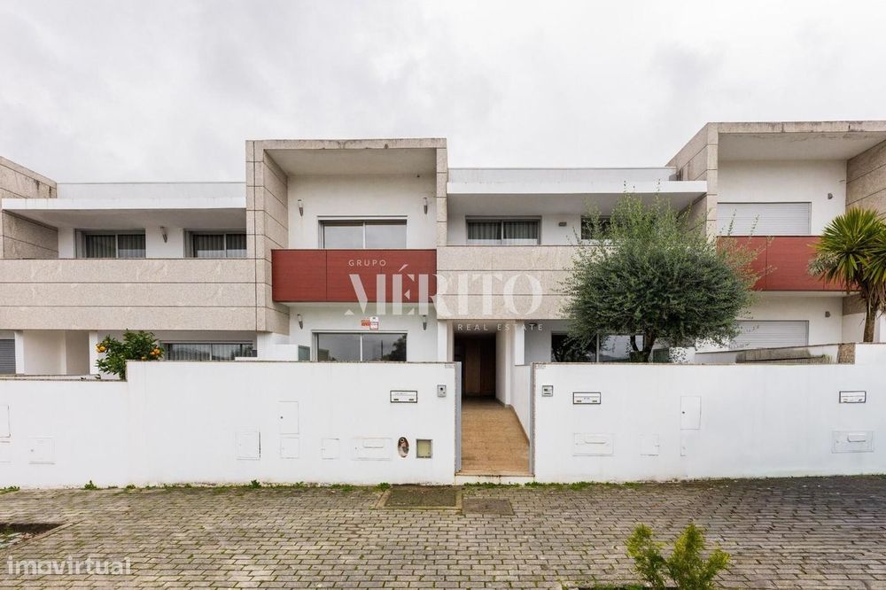 Moradia moderna T3 com piscina a 2 minutos do centro de Barcelos.