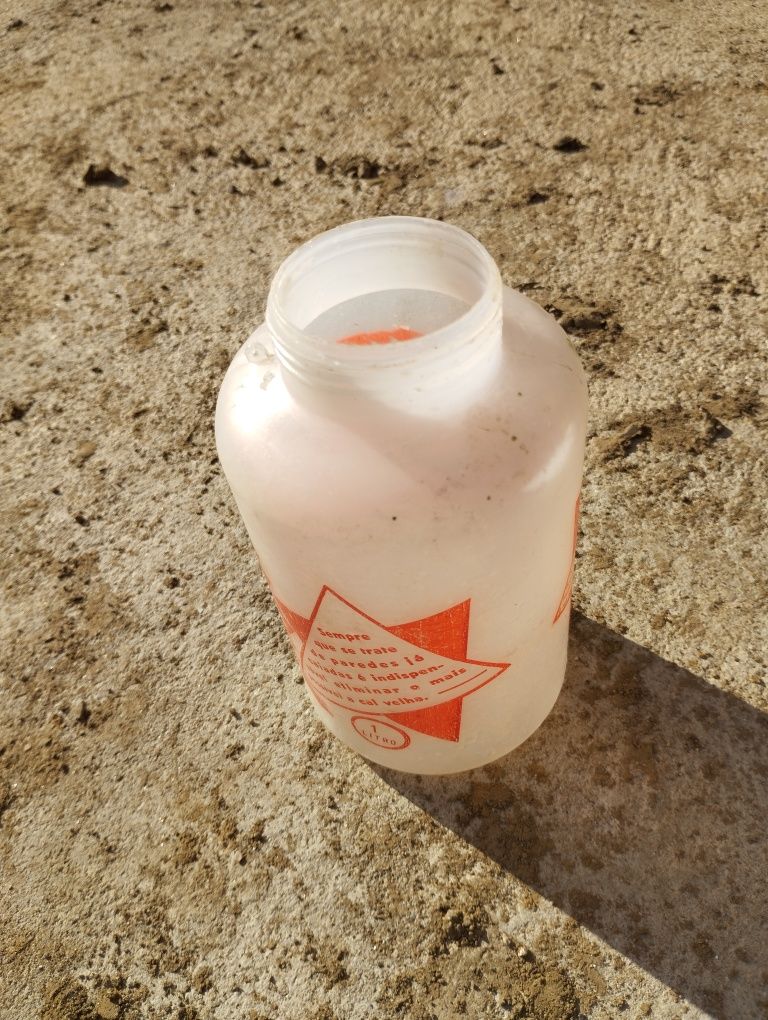 Frasco plástico pintado antigo