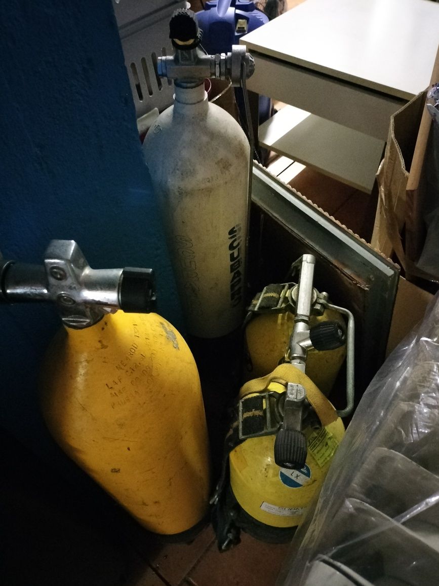 Conjunto de Garrafas de mergulho