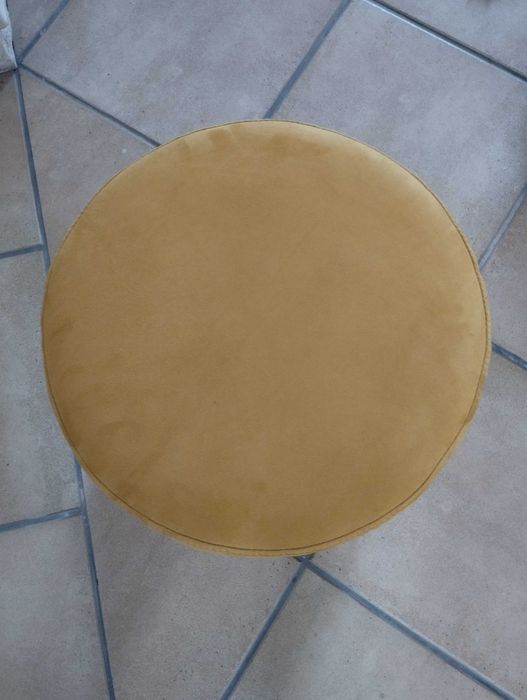 Puff em amarelo mostarda