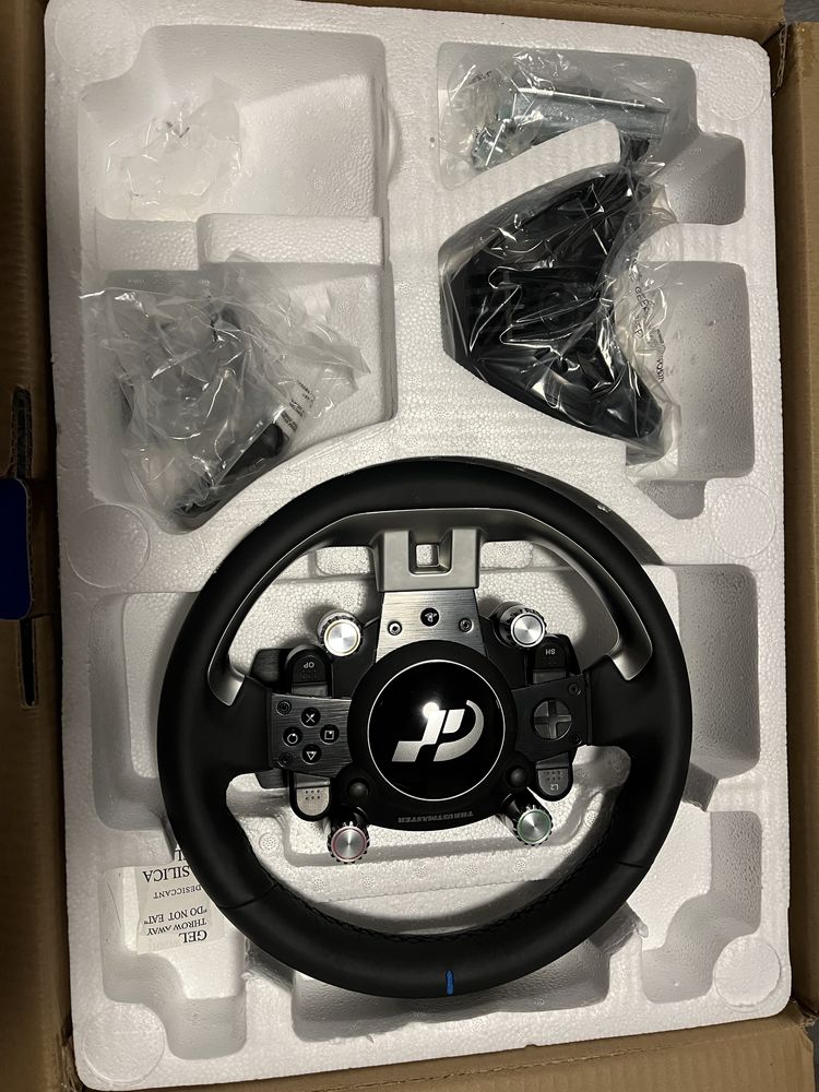 Thrustmaster T-GT II z pedałami. PS5, PS4, PC. Force Feedback