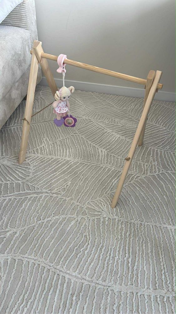 Baby gym drewniany dla niemowląt