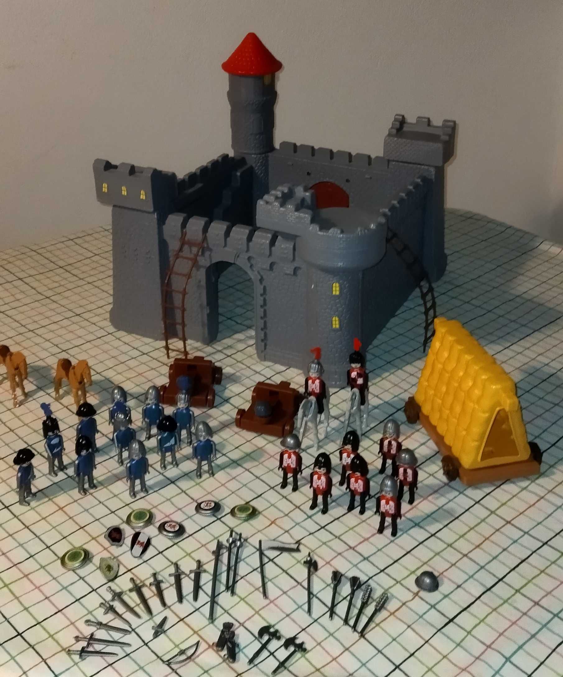 Castelo medieval com guerreiros e apetrechos + Estojo dinossauro