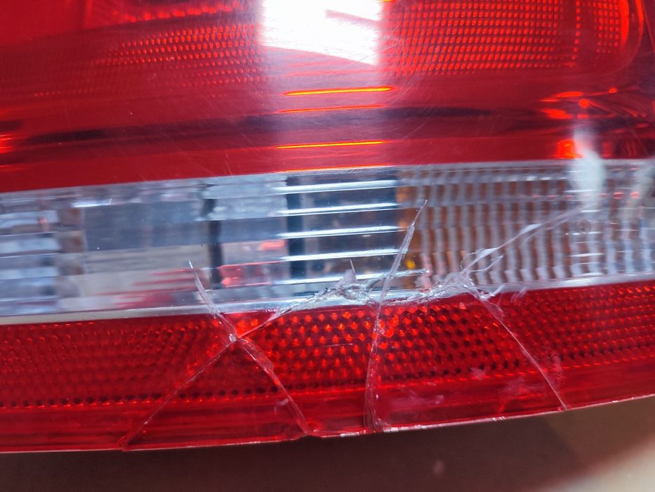 Задній правий ліхтар VW TOUAREG II